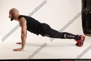 2015 07 ROSS EXERCISE POSE4 02 A