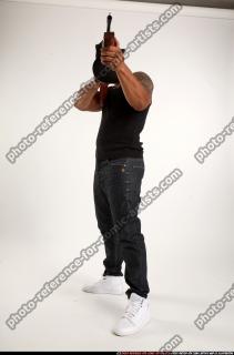 2015 09 RON TOMMYGUN POSE1 00 C