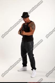 2015 10 RON TOMMYGUN POSE2 00 B