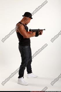 2015 10 RON TOMMYGUN POSE2 05 B