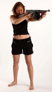 agnes-aiming-tommygun