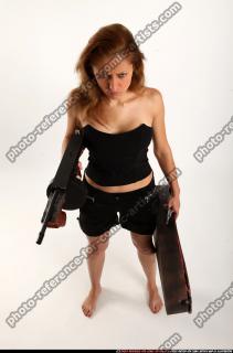 2015 11 AGNES TOMMYGUN CASE POSE 00 A