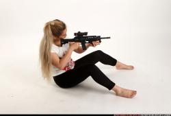 kayaa-smg-pose2