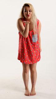 kayaa-daily-pose3-kiss