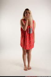 kayaa-daily-pose3-kiss