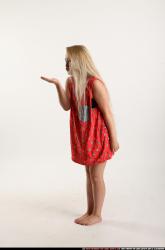 kayaa-daily-pose3-kiss