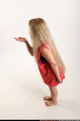 kayaa-daily-pose3-kiss