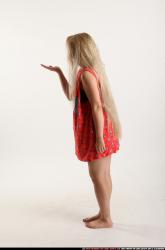 kayaa-daily-pose3-kiss