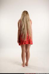 kayaa-daily-pose3-kiss