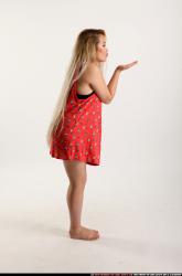 kayaa-daily-pose3-kiss