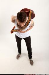 oscar-guitar-taking-bow