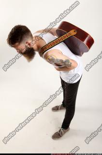 oscar-guitar-taking-bow