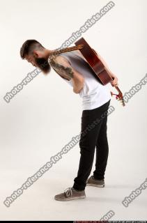 oscar-guitar-taking-bow