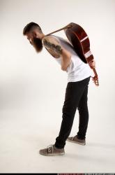 oscar-guitar-taking-bow