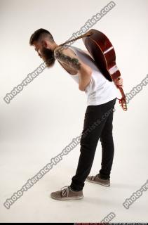 oscar-guitar-taking-bow