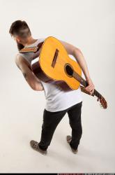 oscar-guitar-taking-bow