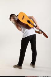 oscar-guitar-taking-bow