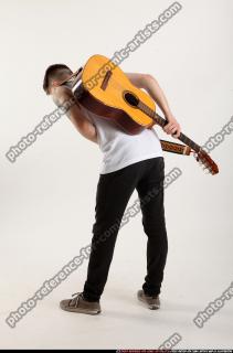 oscar-guitar-taking-bow