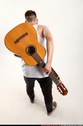 oscar-guitar-taking-bow