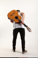 oscar-guitar-taking-bow