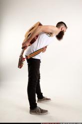 oscar-guitar-taking-bow