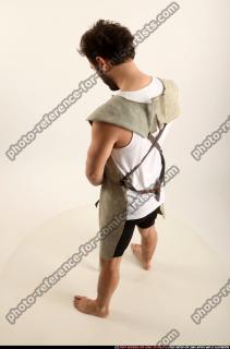 2016 03 WOLFF MEDIEVAL SWORD POSE1 GUARDING 03 A