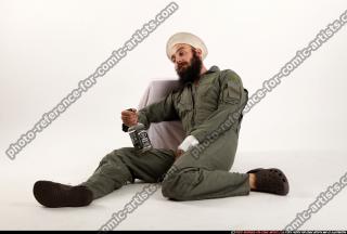 2016 03 EDGAR DRUNK POSE2 00 B