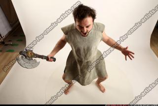 2016 04 WOLFF MEDIEVAL AXE POSE1 00 A