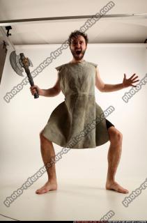 2016 04 WOLFF MEDIEVAL AXE POSE1 00 C