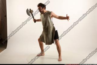 2016 04 WOLFF MEDIEVAL AXE POSE1 01 B