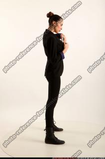 2016 05 JADE PISTOL POSE3 UNSHEATHING 06 B