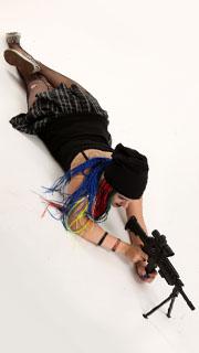 dolores-laying-aiming-smg-m4a1