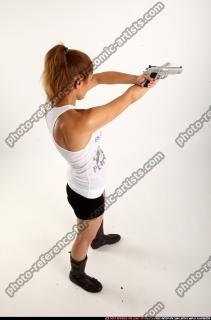 2016 06 AGNES DUAL GUNS POSE2 05 A