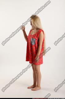 2016 06 KAYA DAILY POSE6 WAVEING 01 B