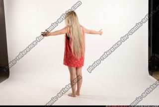 2016 07 KAYA DAILY POSE7 WELCOMING 03 B