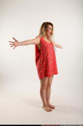 kayaa-daily-pose7-welcoming