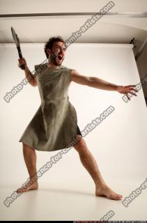 2016 07 WOLFF MEDIEVAL AXE POSE2 SMASH 07 C