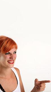 agatha-fe-threatening