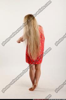 2016 08 KAYA DAILY POSE8 STRETCHING 03 B