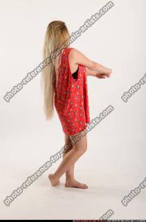 2016 08 KAYA DAILY POSE8 STRETCHING 05 B