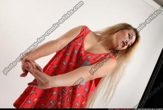 2016 08 KAYA DAILY POSE8 STRETCHING 09