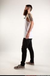 oscar-smg-m4a1-pose1