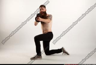 2016 10 OSCAR KNEELING TOMMYGUN SHOOTING 00 B