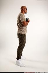 Ron-smg-m4a1-guarding-pose