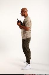 Ron-smg-m4a1-guarding-pose