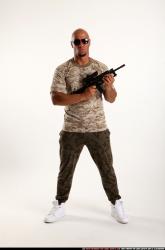 Ron-smg-m4a1-guarding-pose