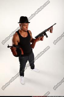 2016 12 RON TOMMYGUNS POSE1 07 A