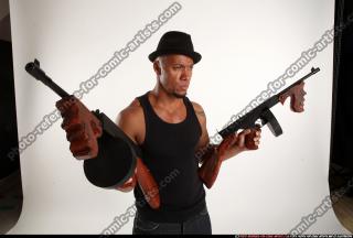 2016 12 RON TOMMYGUNS POSE1 11