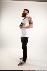 oscar-smg-m4a1-pose4