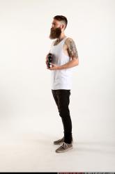 oscar-smg-m4a1-pose4